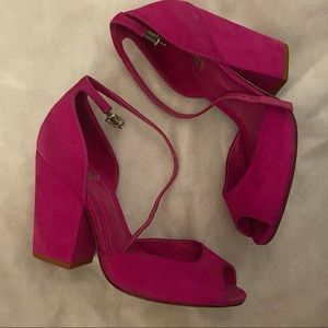 Schultz pink suede pump